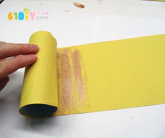 幼儿手工教程 怎样制作纸筒小黄人