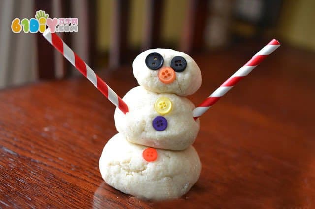 幼儿冬天手工 可爱简单的面粉团雪人