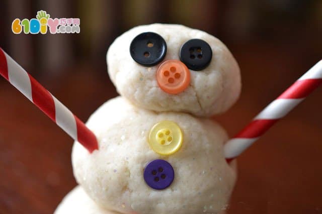 幼儿冬天手工 可爱简单的面粉团雪人