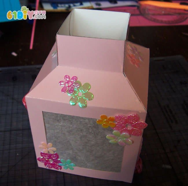 儿童手工制作漂亮的卡纸灯笼