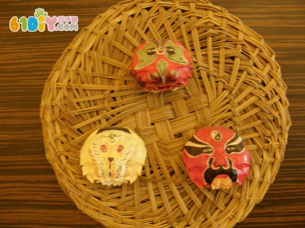 变废为宝 蟹壳脸谱作品