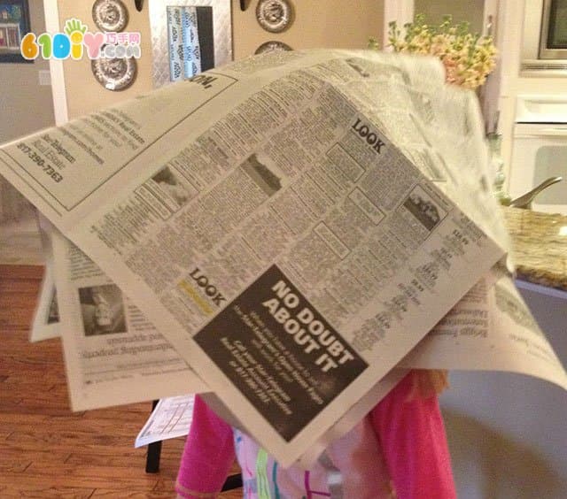 环保时装秀——废报纸宽边帽