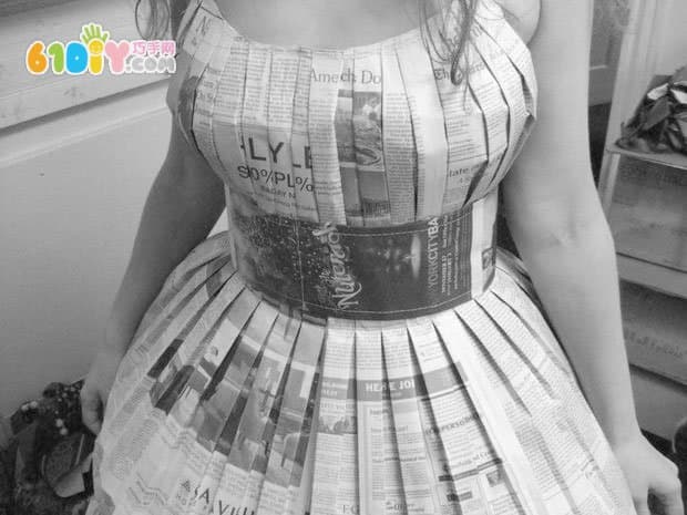 幼儿园时装秀--报纸制作连衣裙