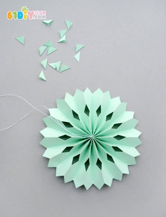 手工制作漂亮简单的装饰剪纸花朵_巧手剪纸_