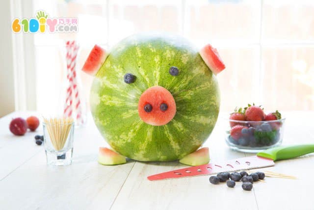 夏日趣味 怎样用西瓜制作可爱小猪