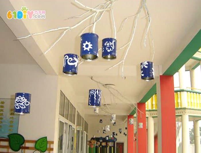 幼儿园走廊易拉罐吊饰布置