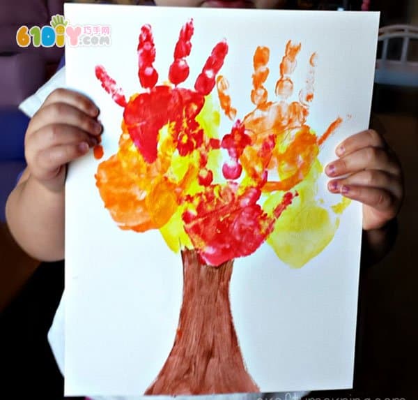 儿童手印画 秋天的大树