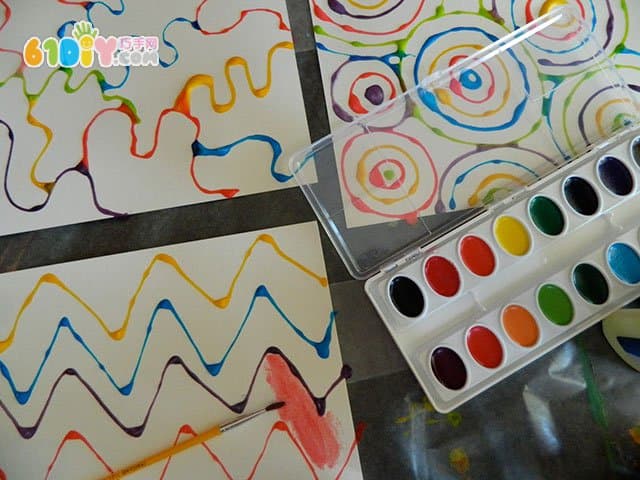 儿童创意DIY 用彩色胶水画画