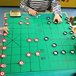 瓶盖废物利用制作的各种棋子