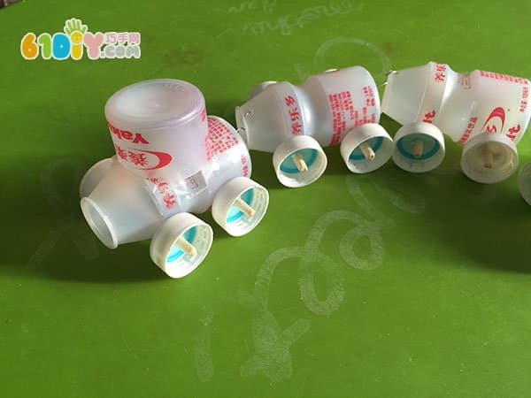 亲子制作 养乐多瓶子废物利用变火车
