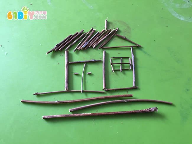 亲子手工 废纸板树枝制作小房子