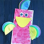 儿童利用纸袋蛋糕纸制作鹦鹉手偶