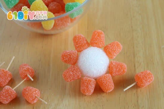 儿童制作迷你水果糖南瓜装饰品