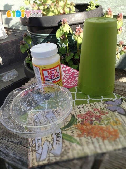 废弃物DIY制作花园装饰蘑菇