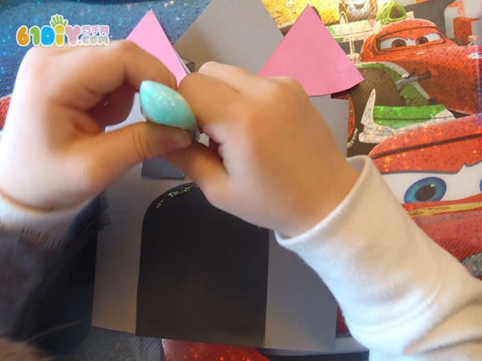 儿童手工制作漂亮的城堡卡片