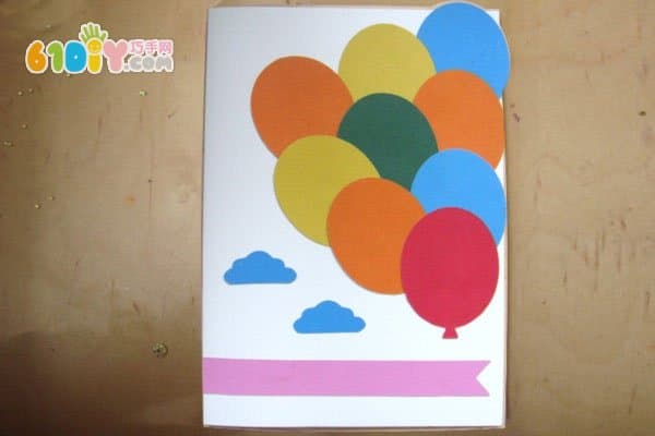 儿童制作新年气球贺卡