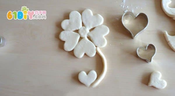 儿童DIY盐面团花朵装饰画