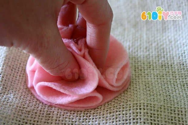 母亲节DIY制作不织布花朵方法