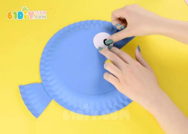 纸盘彩鱼手工制作