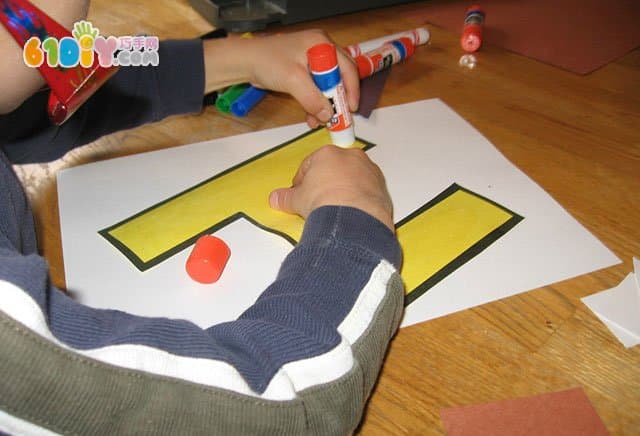 幼儿学字母H手工 房子贴画
