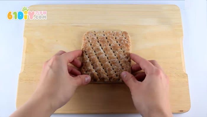 美味早餐 怎样制作卡通猴子三明治
