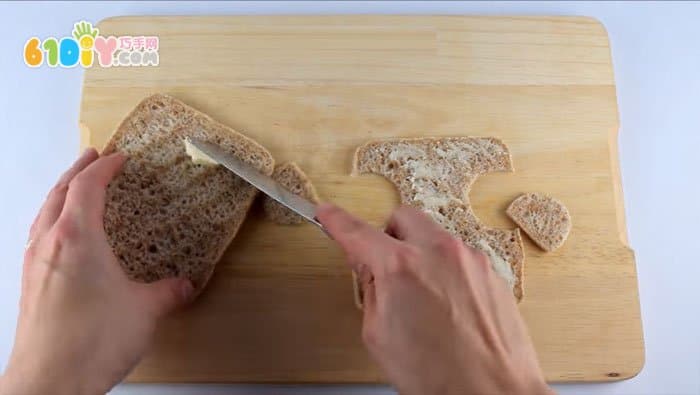 美味早餐 怎样制作卡通猴子三明治