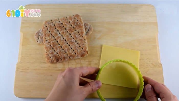 美味早餐 怎样制作卡通猴子三明治