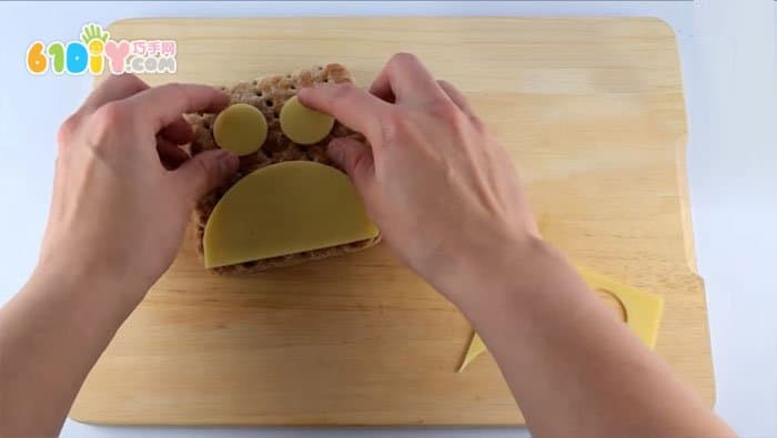 美味早餐 怎样制作卡通猴子三明治