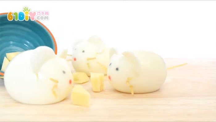 亲子早餐煮鸡蛋制作可爱小老鼠
