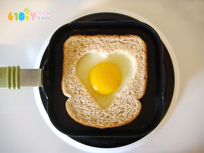 亲子早餐爱心蛋蛋土司制作