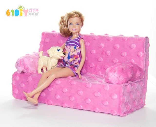 废纸盒DIY制作芭比娃娃的沙发