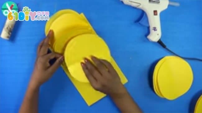 儿童手工制作中秋节彩纸灯笼