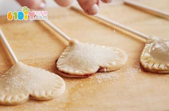 飞饼皮手工制作迷你爱心樱桃派