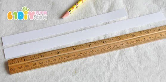 纸条DIY制作圣诞节雪人挂饰