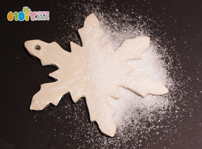 儿童冬天手工 盐面团制作漂亮的雪花