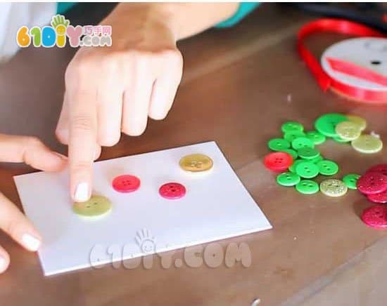 手工制作漂亮简单的纽扣圣诞卡