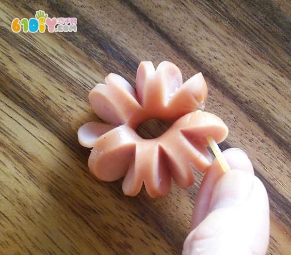 亲子美食DIY 香肠花朵便当