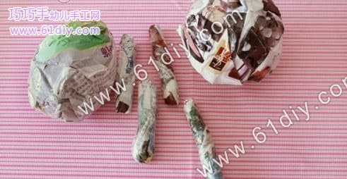 旧报纸制作可爱卡通小熊模型