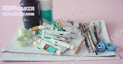 旧报纸制作可爱卡通小熊模型