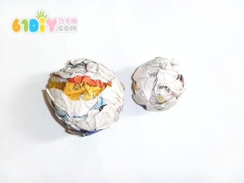 报纸废物利用手工制作小熊