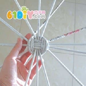 怎样用报纸编织花篮