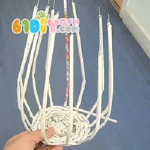怎样用报纸编织花篮