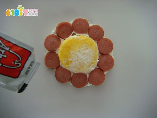 亲子早餐 鸡蛋香肠制作太阳花