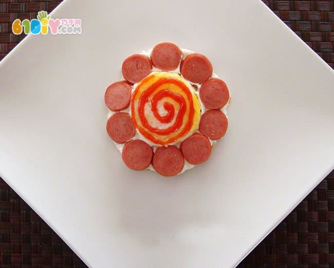 亲子早餐 鸡蛋香肠制作太阳花