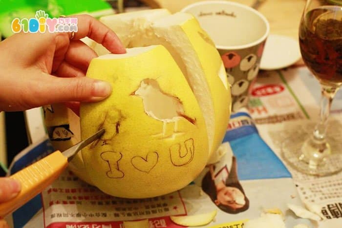 柚子皮简单DIY制作中秋节灯笼