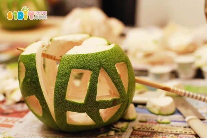 柚子皮简单DIY制作中秋节灯笼